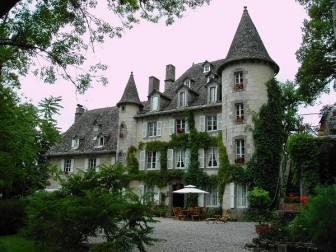 Gîte de charme du château de Courbelimagne, Gîte dans le Cantal